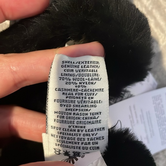 UGG Classic Leather Shorty Tech Glove - Picture 5 of 5